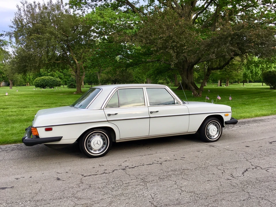 1974 Mercedes-Benz W114 & W115 - Image 2 of 31