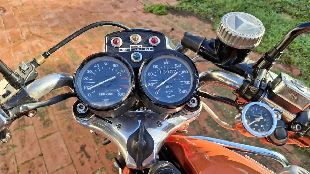 1974 Moto Guzzi V7 (1965-1974) - Image 11 of 30