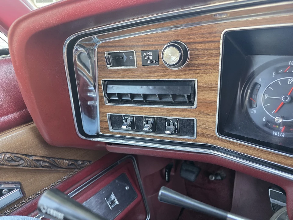 1974 Pontiac Safari - Image 24 of 31