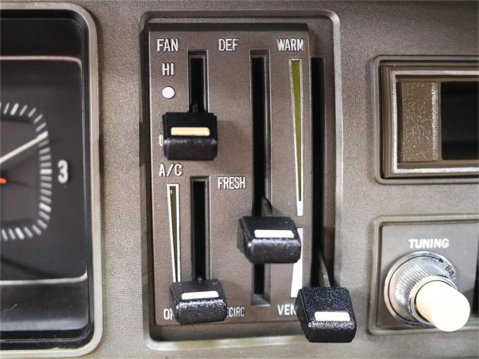 1974 Toyota Corona 5th Gen - Image 11 of 31