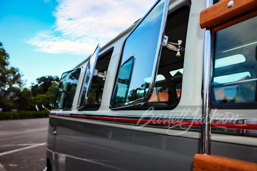 1974 Volkswagen Split-Window Bus - Image 11 of 18