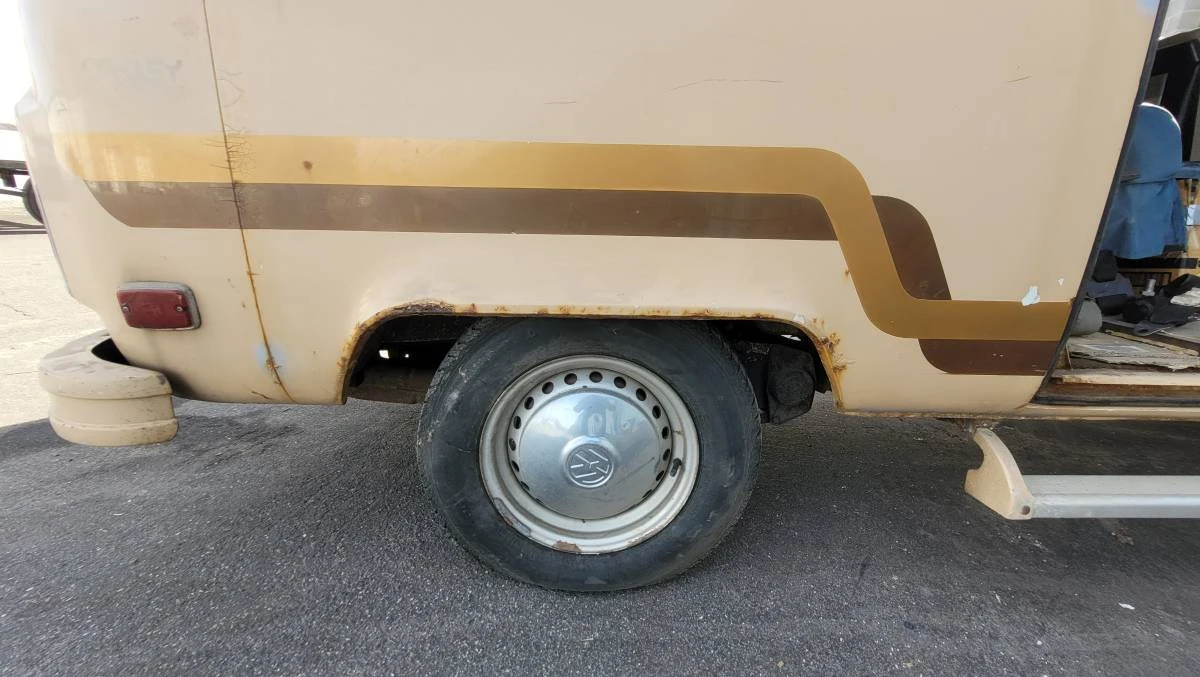 1974 Volkswagen Bay-Window Bus - Image 19 of 24