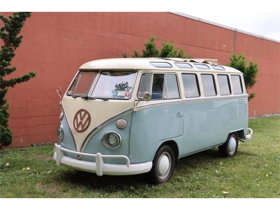 1974 Volkswagen Bay-Window Bus - Image 2 of 10