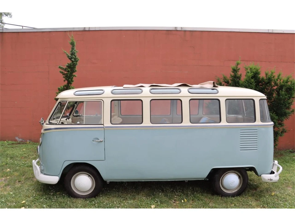 1974 Volkswagen Bay-Window Bus - Image 4 of 10