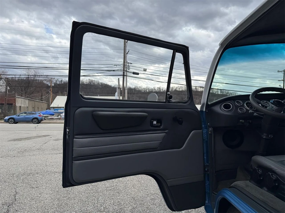 1974 Volkswagen Bay-Window Bus - Image 19 of 31