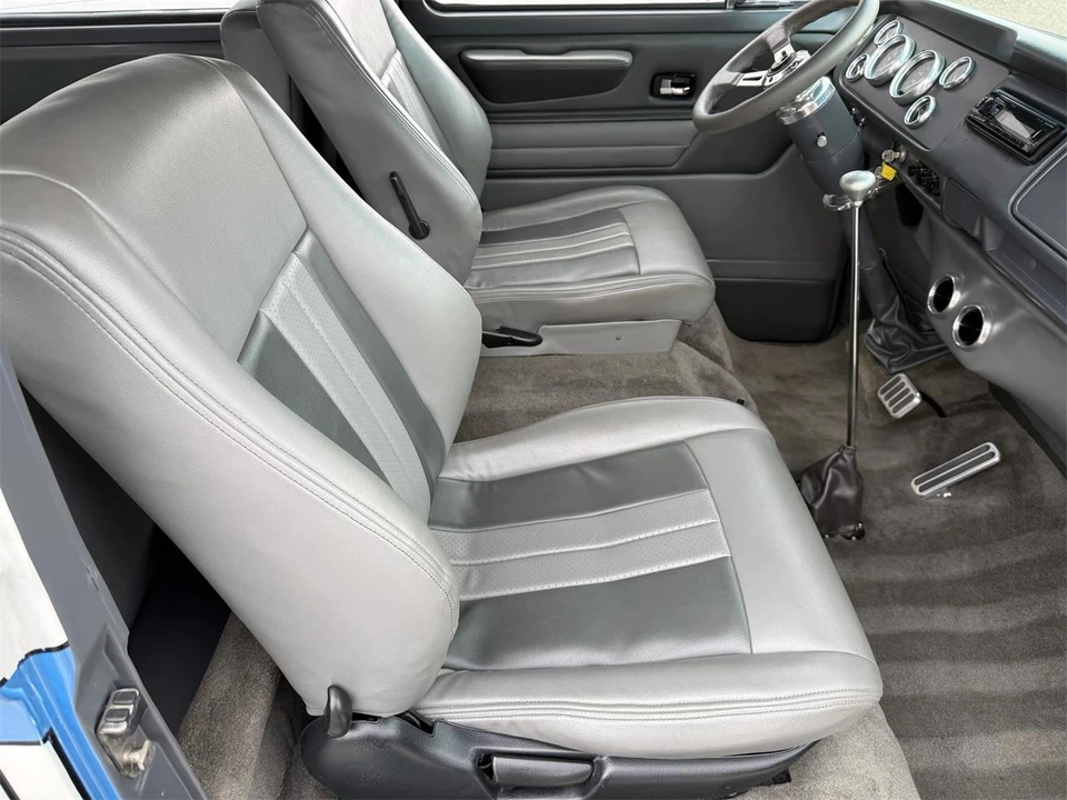 1974 Volkswagen Bay-Window Bus - Image 28 of 31