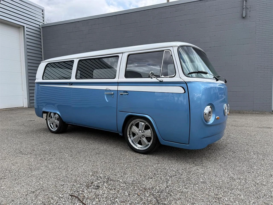 1974 Volkswagen Bay-Window Bus - Image 2 of 31