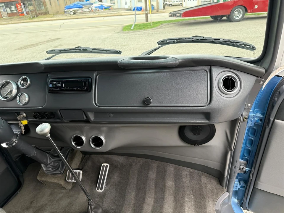 1974 Volkswagen Bay-Window Bus - Image 29 of 31