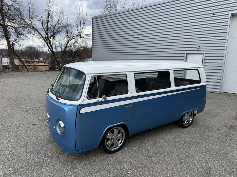 1974 Volkswagen Bay-Window Bus - Image 9 of 31