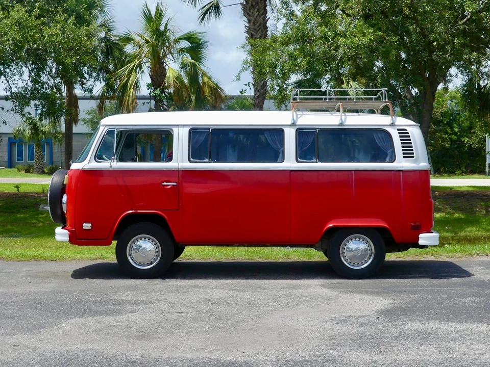 1974 Volkswagen Bay-Window Bus - Image 9 of 21