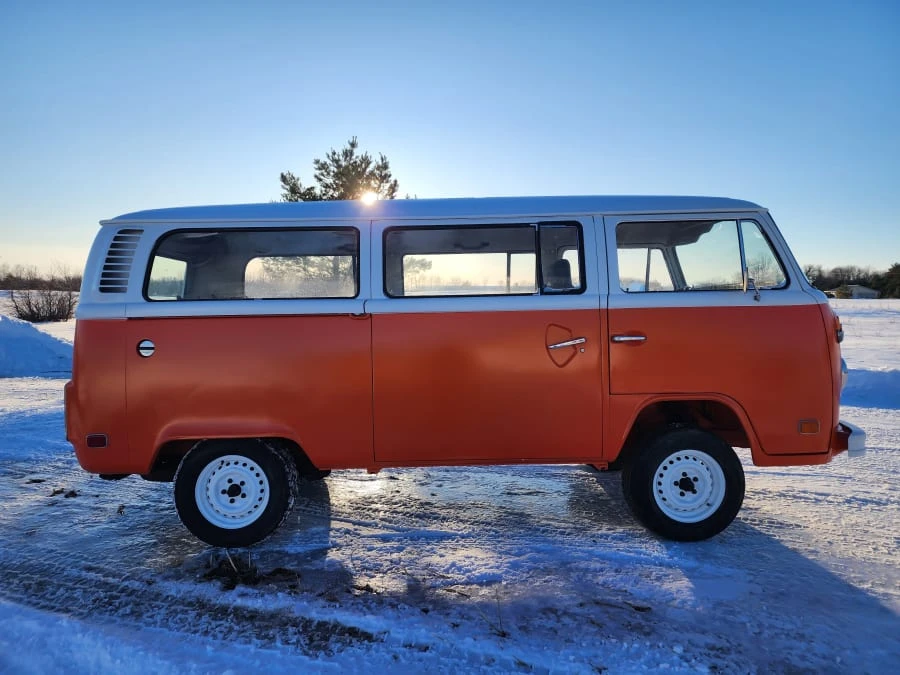 1974 Volkswagen Bay-Window Bus - Image 2 of 10