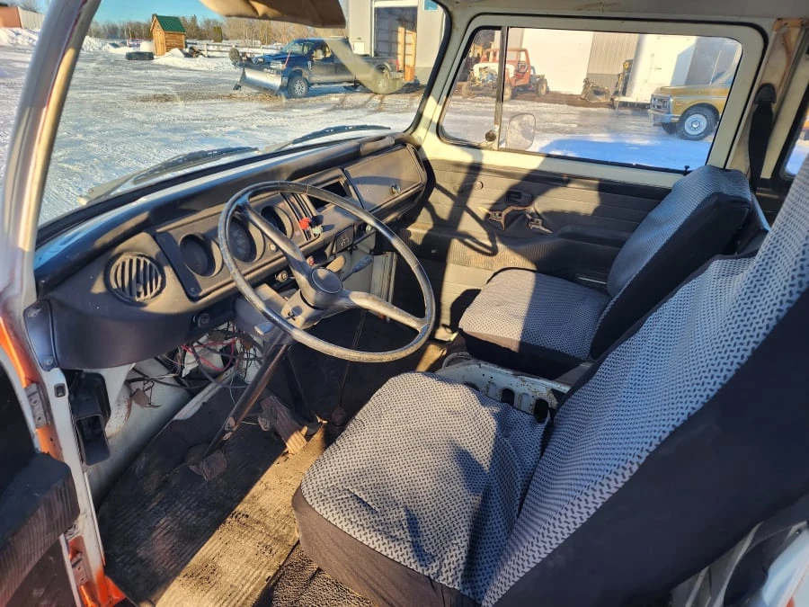 1974 Volkswagen Bay-Window Bus - Image 8 of 10