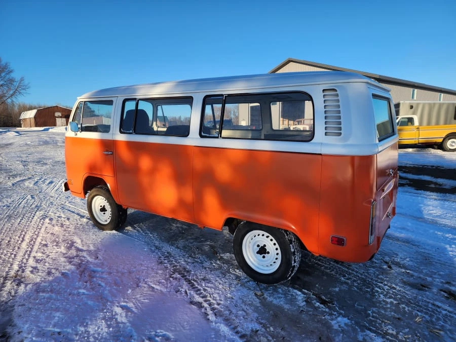 1974 Volkswagen Bay-Window Bus - Image 6 of 10