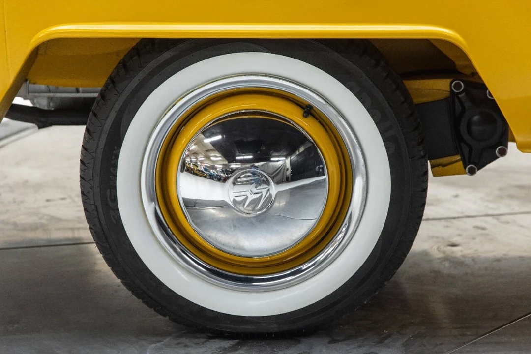 1974 Volkswagen Split-Window Bus - Image 11 of 21