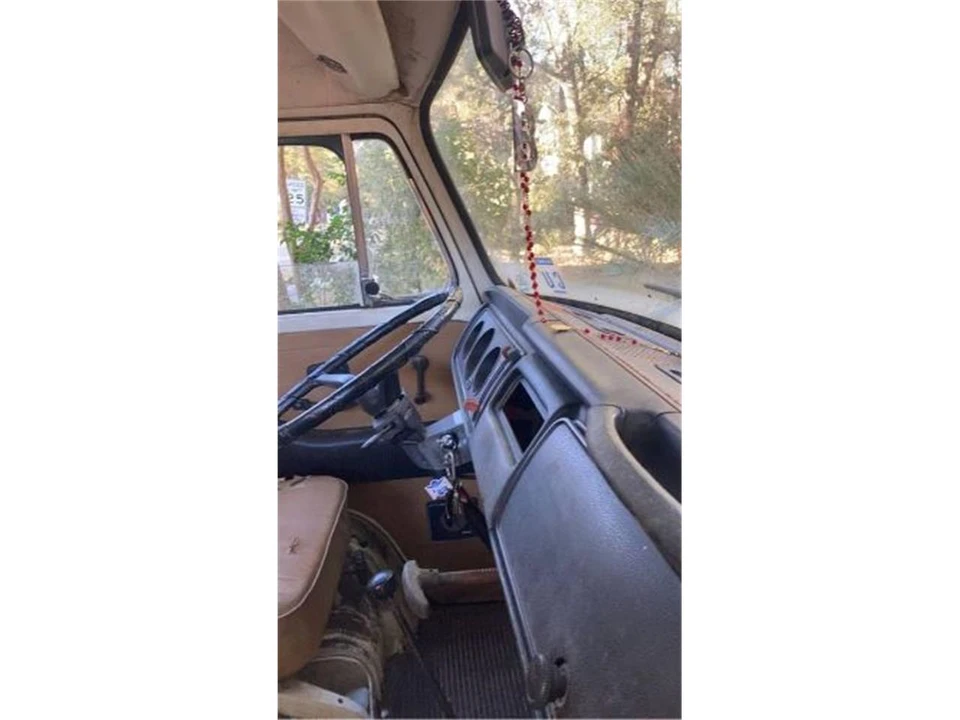 1974 Volkswagen Bay-Window Bus - Image 6 of 8