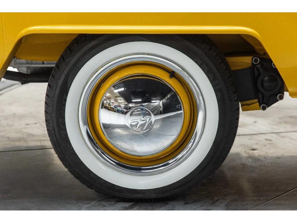 1974 Volkswagen Bay-Window Bus - Image 11 of 31