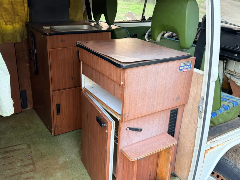 1974 Volkswagen Bay-Window Bus - Image 10 of 17