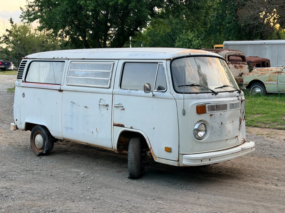 1974 Volkswagen Bay-Window Bus - Image 3 of 17