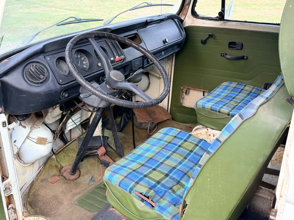 1974 Volkswagen Bay-Window Bus - Image 8 of 17