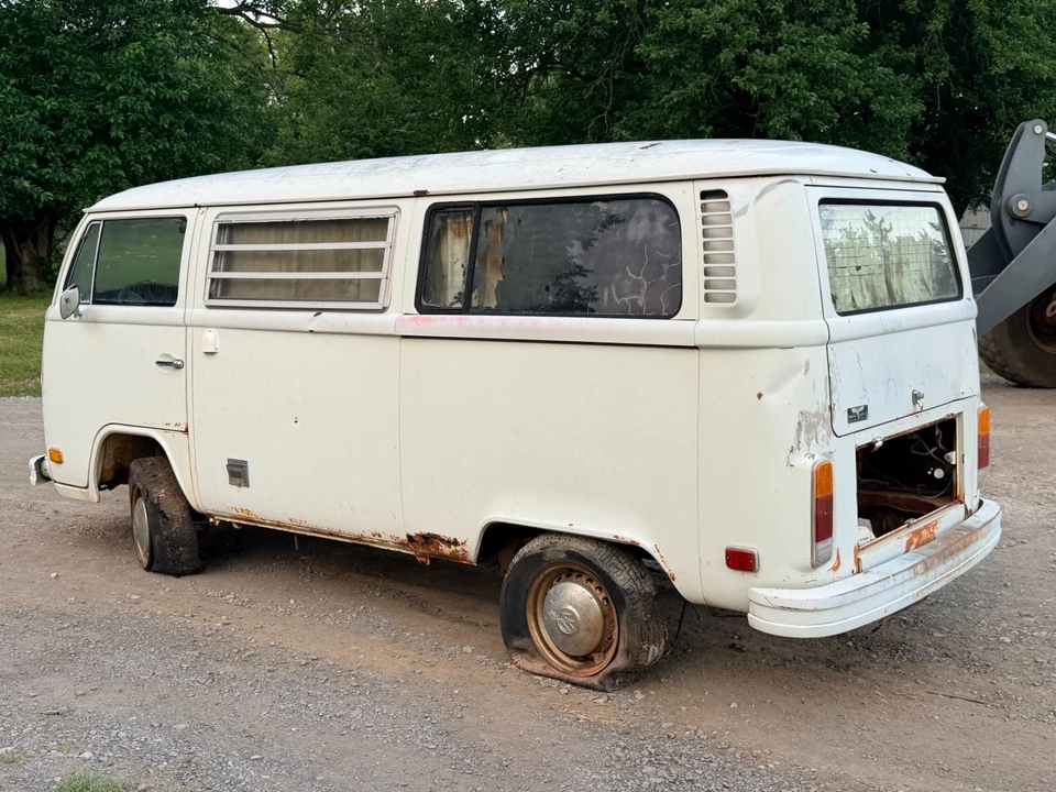 1974 Volkswagen Bay-Window Bus - Image 4 of 17