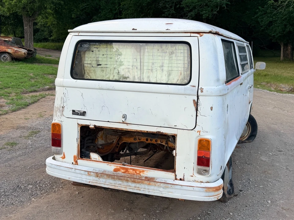 1974 Volkswagen Bay-Window Bus - Image 6 of 17