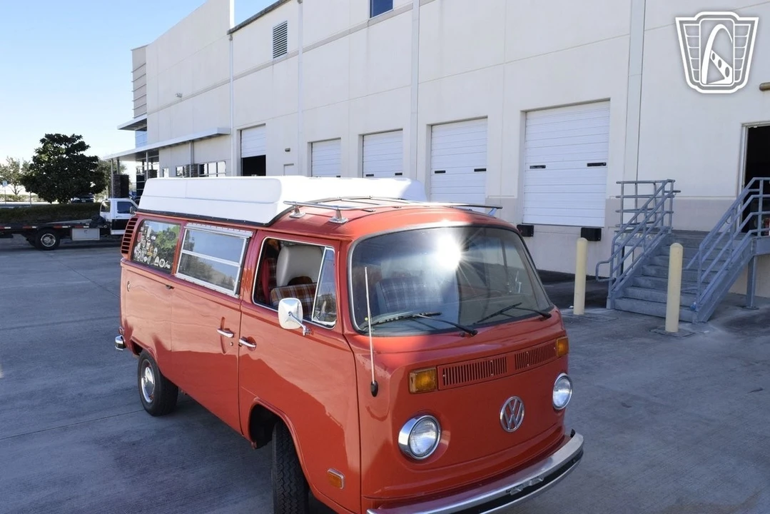 1974 Volkswagen Bay-Window Bus - Image 20 of 21