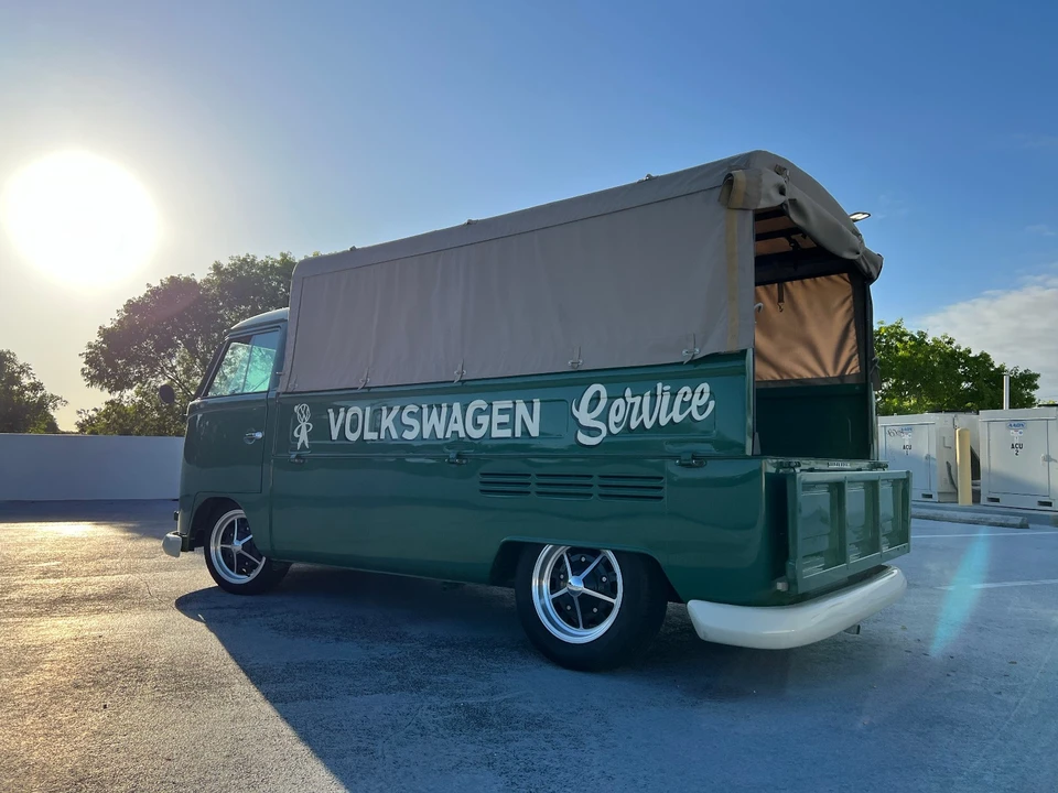 1974 Volkswagen Bay-Window Bus - Image 8 of 12