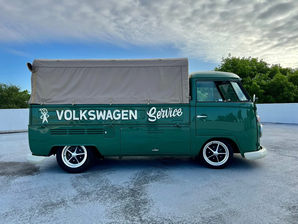 1974 Volkswagen Bay-Window Bus - Image 4 of 12