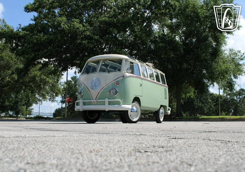 1974 Volkswagen Split-Window Bus - Image 4 of 12