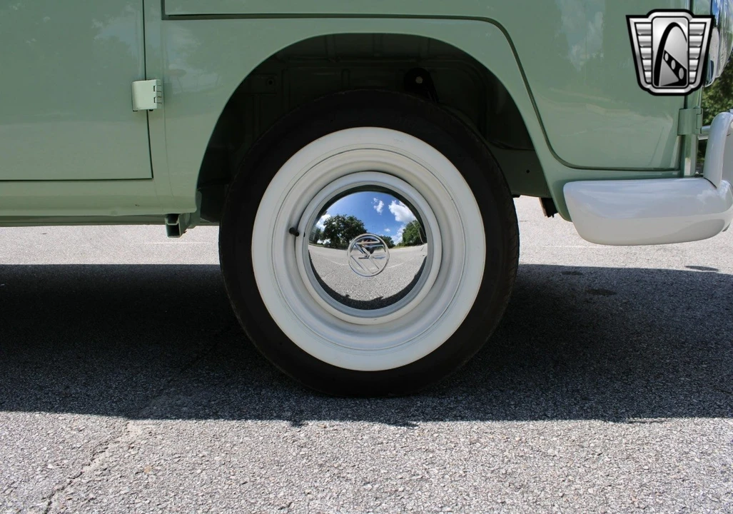 1974 Volkswagen Split-Window Bus - Image 17 of 21