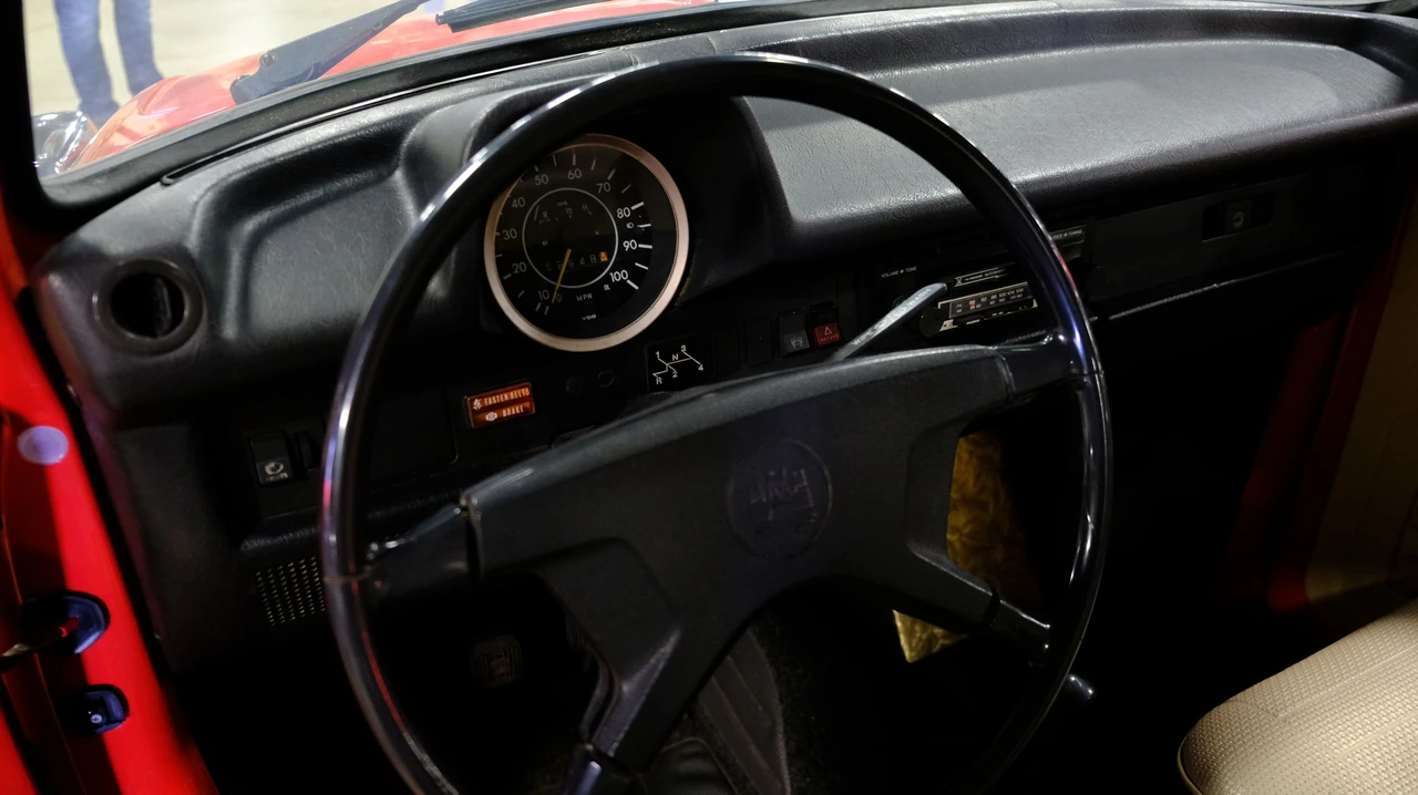 1974 Volkswagen Super Beetle - Image 4 of 10