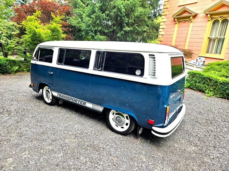 1974 Volkswagen Bay-Window Bus - Image 10 of 23