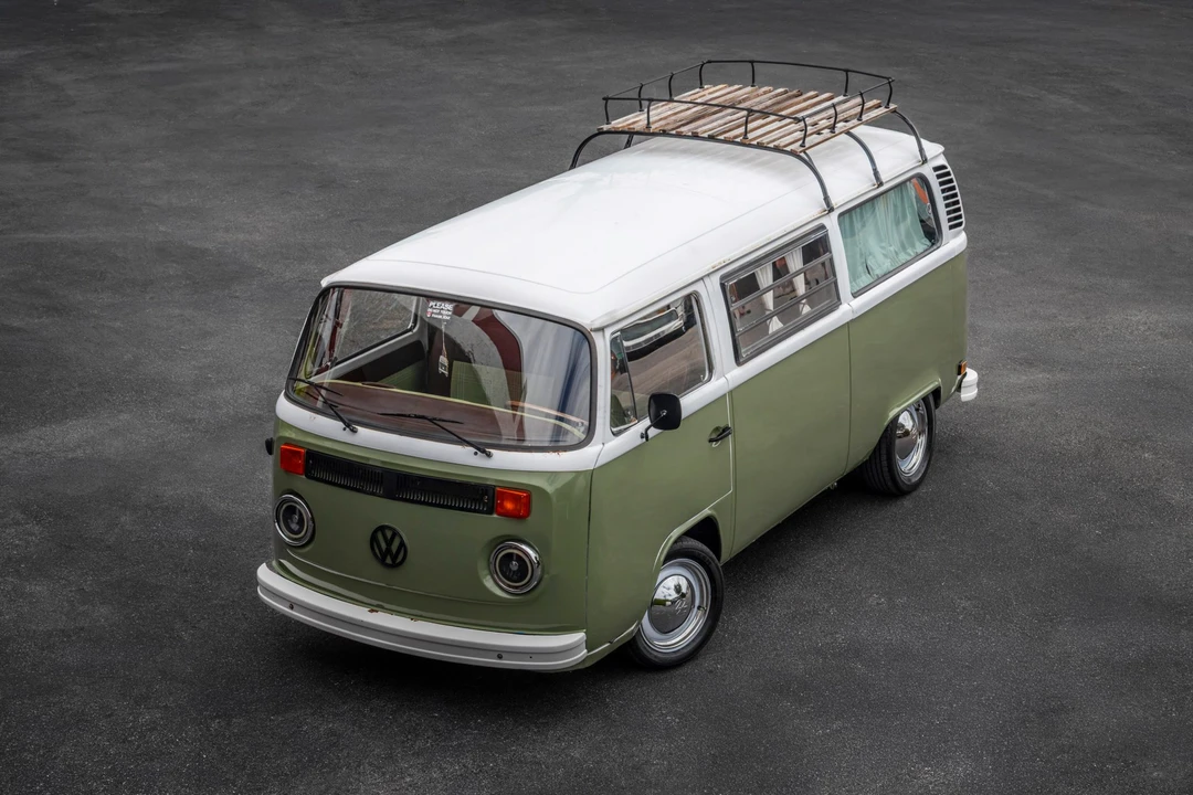 1974 Volkswagen Bay-Window Bus - Image 2 of 31