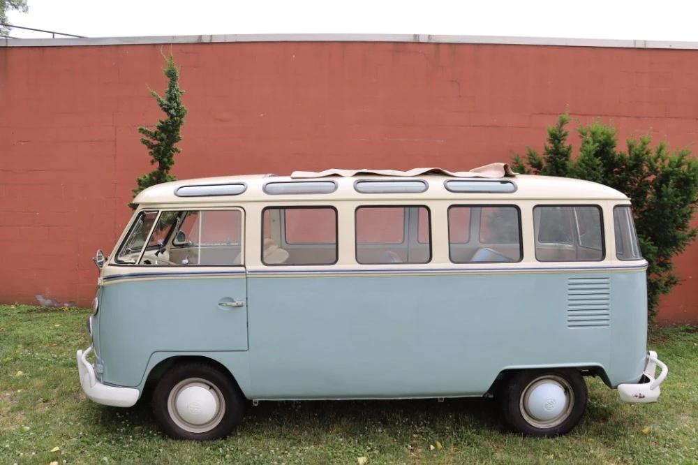 1974 Volkswagen Split-Window Bus - Image 4 of 10