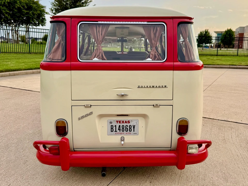 1974 Volkswagen Bay-Window Bus - Image 25 of 31