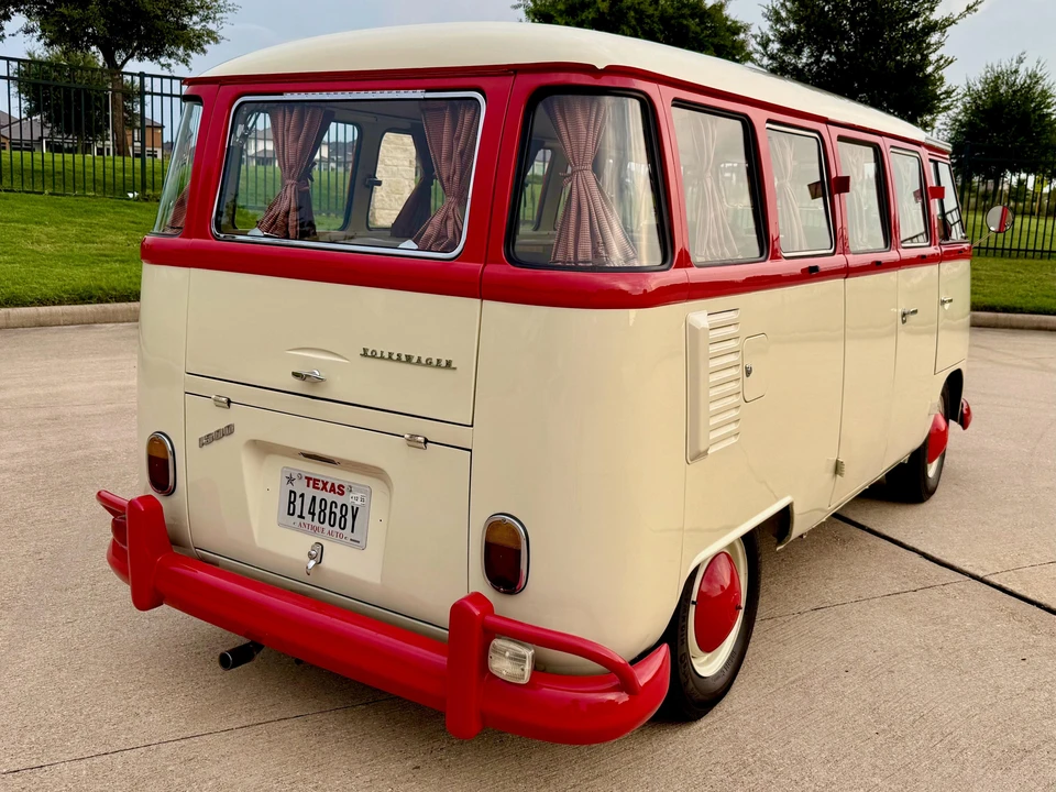 1974 Volkswagen Bay-Window Bus - Image 28 of 31