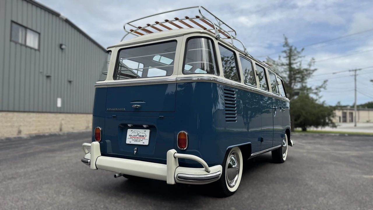 1974 Volkswagen Split-Window Bus - Image 25 of 31