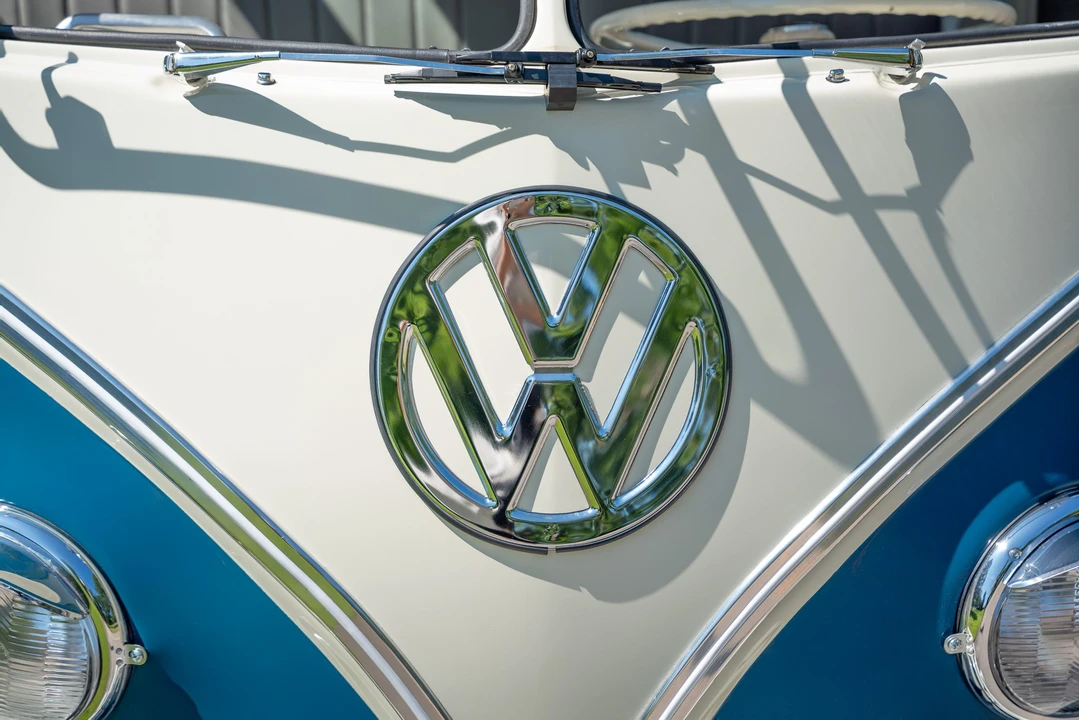 1974 Volkswagen Split-Window Bus - Image 30 of 31