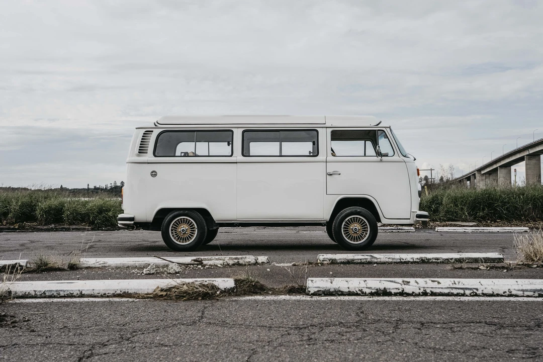 1974 Volkswagen Bay-Window Bus - Image 4 of 31
