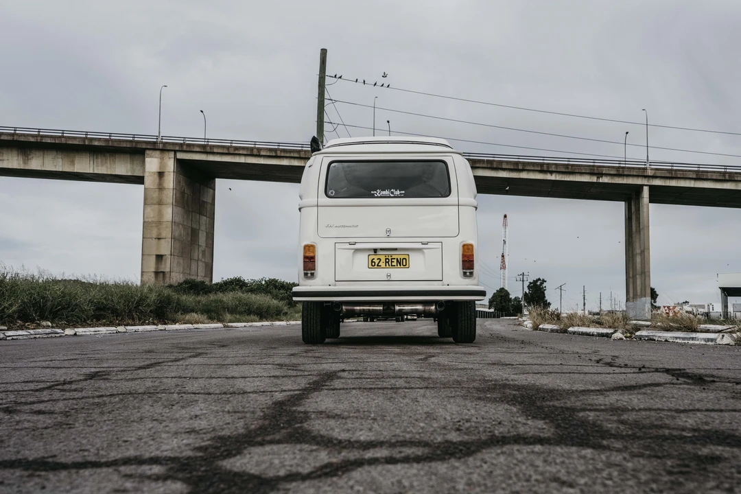 1974 Volkswagen Bay-Window Bus - Image 6 of 31
