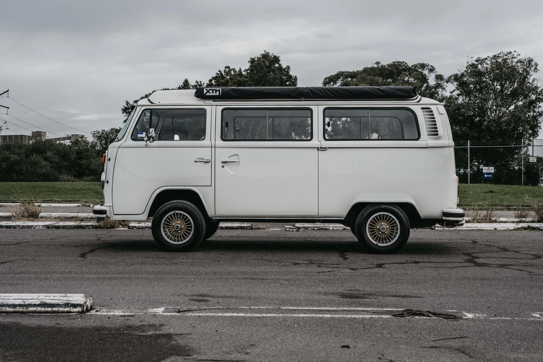 1974 Volkswagen Bay-Window Bus - Image 8 of 31