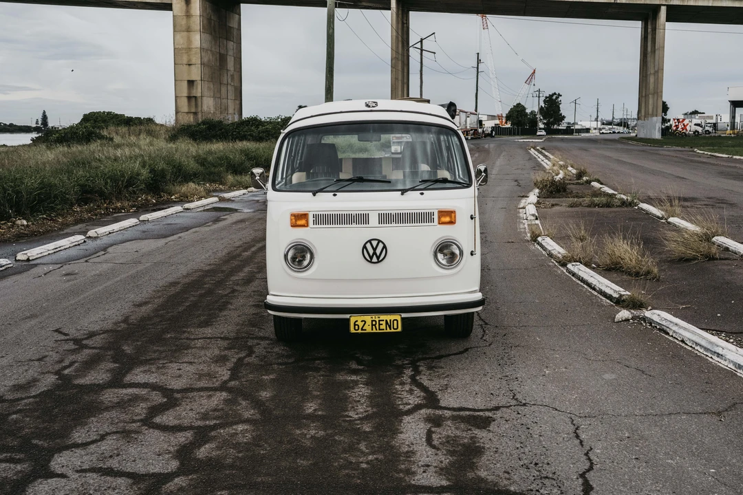 1974 Volkswagen Bay-Window Bus - Image 10 of 31