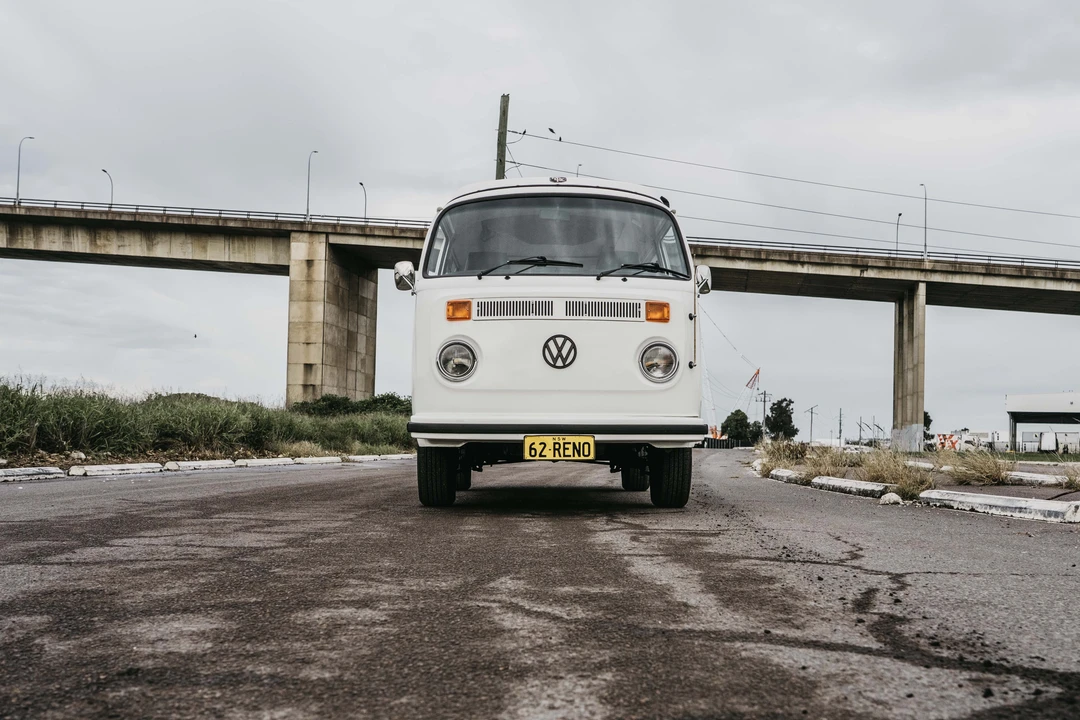 1974 Volkswagen Bay-Window Bus - Image 2 of 31