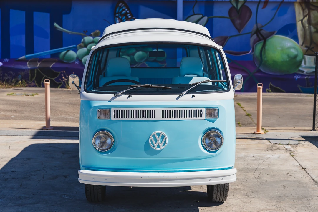 1974 Volkswagen Bay-Window Bus - Image 10 of 31