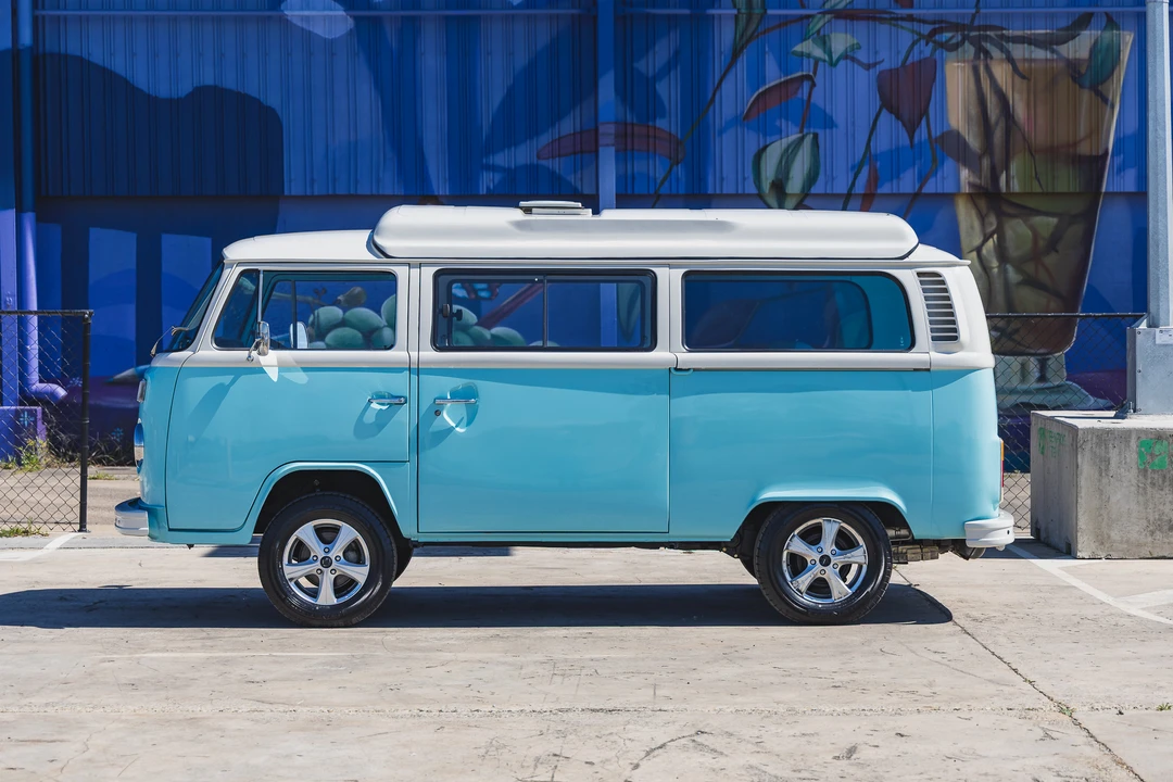 1974 Volkswagen Bay-Window Bus - Image 4 of 31