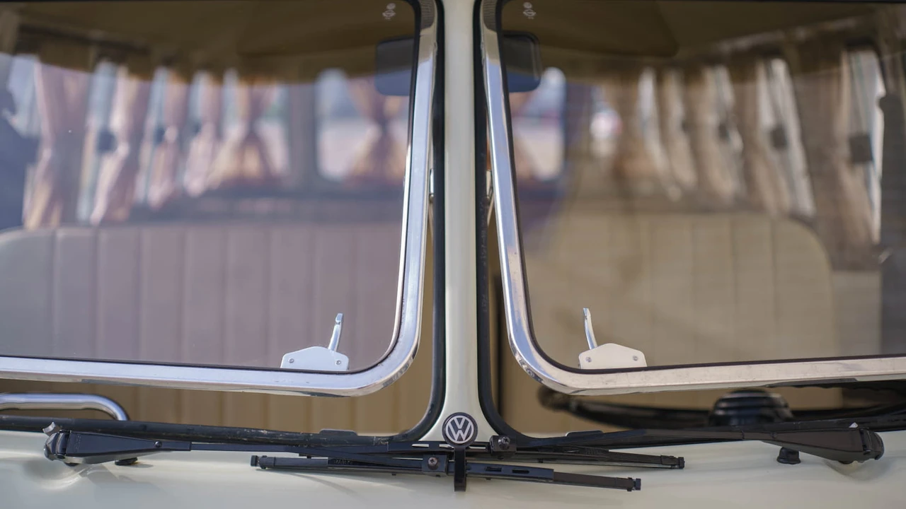 1974 Volkswagen Split-Window Bus - Image 15 of 21