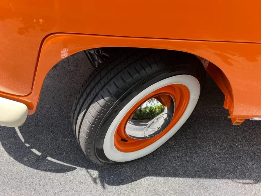 1974 Volkswagen Bay-Window Bus - Image 23 of 31