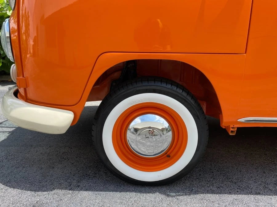 1974 Volkswagen Bay-Window Bus - Image 11 of 31