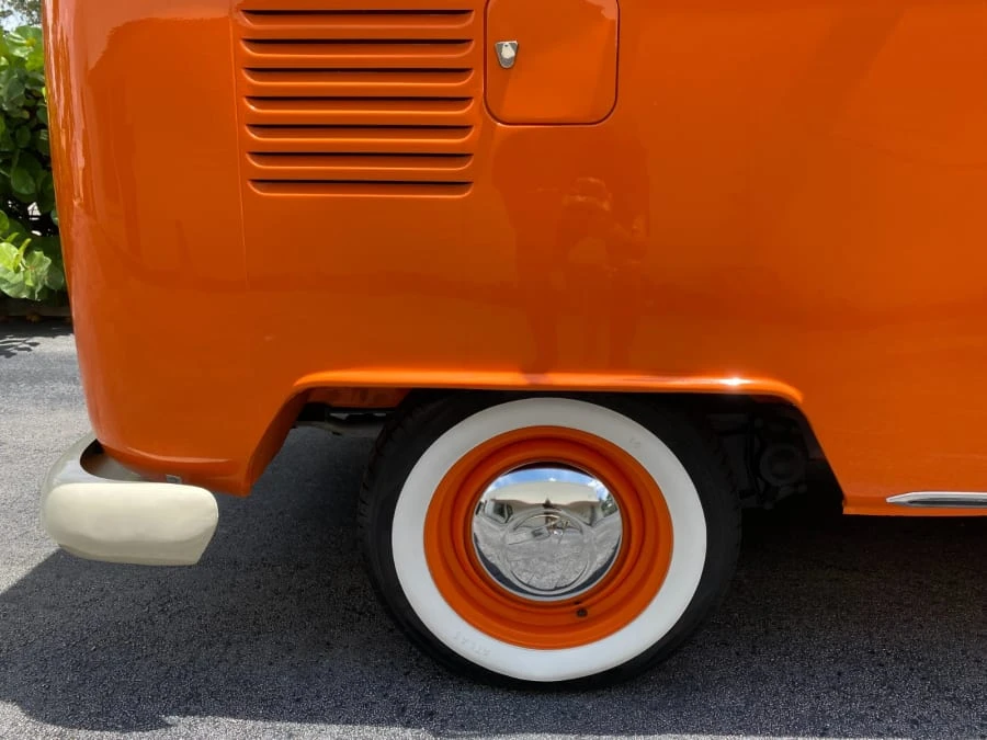 1974 Volkswagen Bay-Window Bus - Image 18 of 31