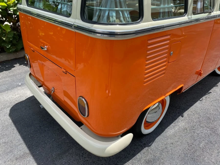 1974 Volkswagen Bay-Window Bus - Image 22 of 31